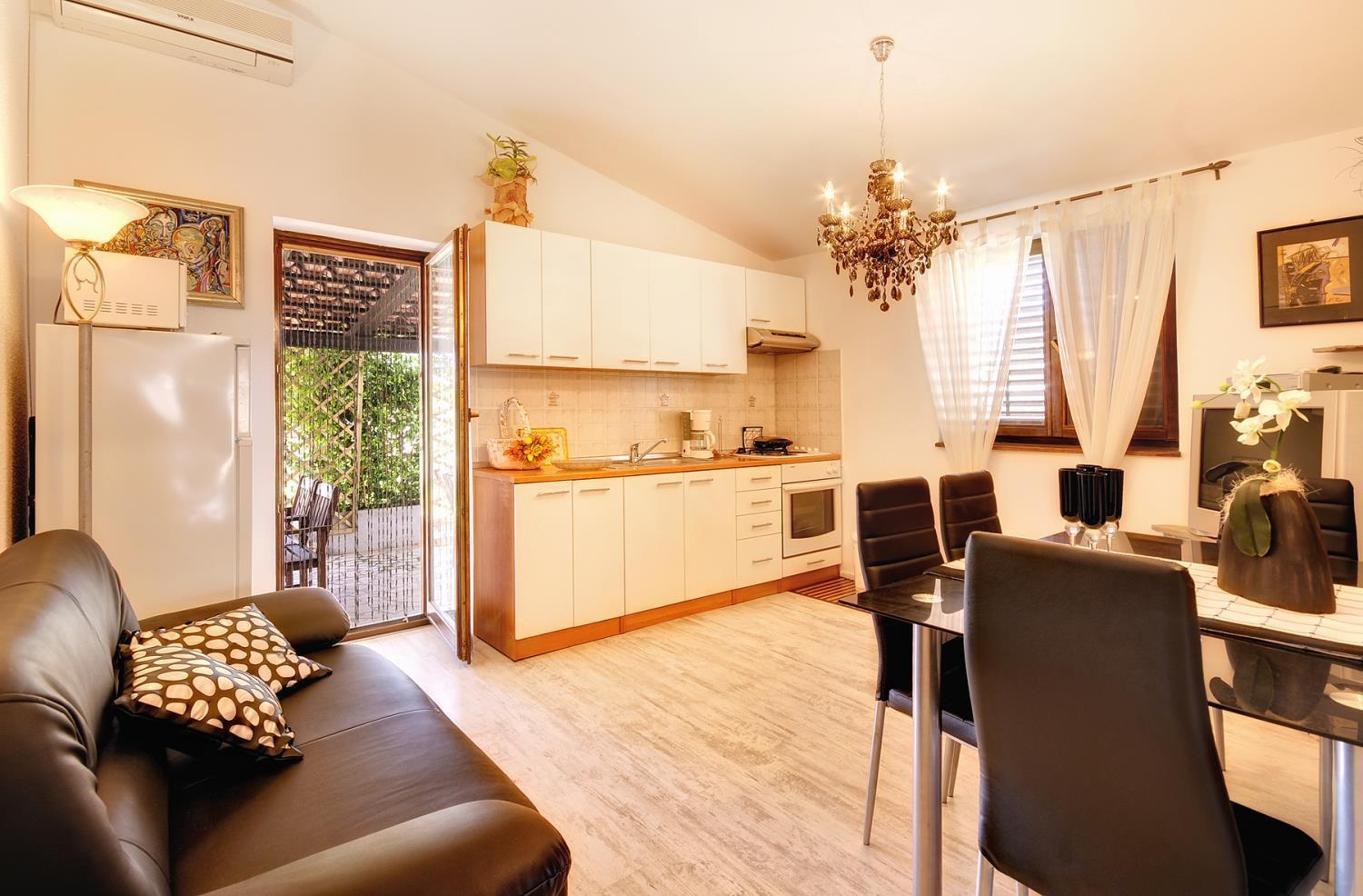 Mit Aussenpool, Klimaanlage, Wlan Und Grillanlage Appartamento Pola
