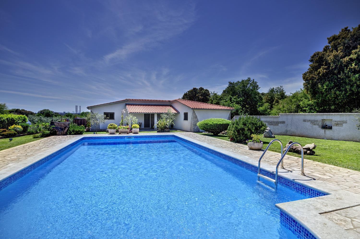 Mit Aussenpool, Klimaanlage, Wlan Und Grillanlage * Pula